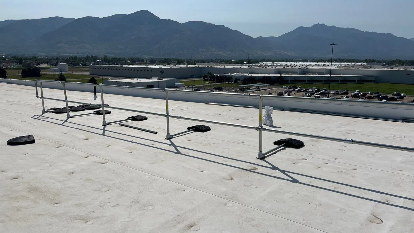 Uline Osha Railing Rooftop OSHA-Compliant Rooftop Guardrail Installation at Chromalox ...
