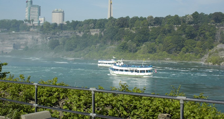 Kee Klamp railing at Niagara Falls 